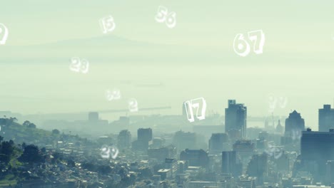 Animation-Von-Zahlen-über-Nebelbedeckter-Luftaufnahme-Des-Modernen-Stadtbildes-Im-Hintergrund