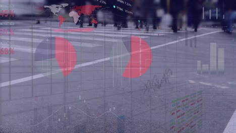 Animation-Der-Finanzdatenverarbeitung-über-Menschen,-Die-Auf-Der-Straße-Der-Stadt-Spazieren