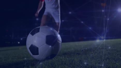 Animación-De-La-Red-De-Conexiones-Sobre-Un-Futbolista-Caucásico-Con-Fútbol-En-El-Campo