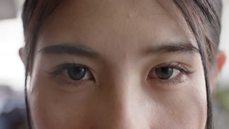 Porträt-Der-Augen-Einer-Glücklichen-Asiatischen-Geschäftsfrau-In-Zeitlupe