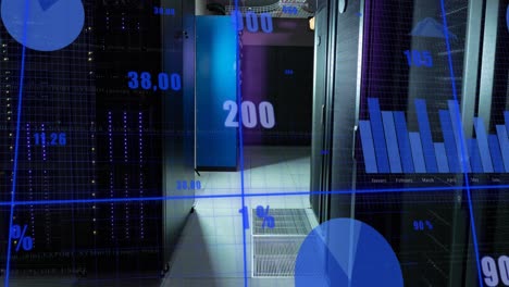 Blaue-Diagramme-Und-Grafiken,-Die-Daten-über-Leuchtende-Server-Im-Dunklen-Computerserverraum-Verarbeiten