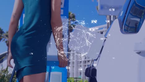 Animation-Von-Verbindungsnetzwerken-Und-Datenverarbeitung-über-Eine-Kaukasische-Frau,-Die-Ein-Elektroauto-Lädt