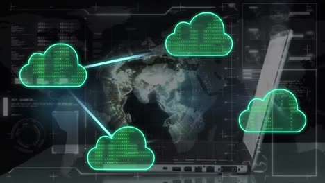 Animation-Von-Wolken,-Datenverarbeitung-über-Globus-Und-Laptop