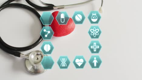 Animation-Medizinischer-Symbole,-Die-Sich-über-Herz-Und-Stethoskop-Auf-Weißem-Hintergrund-Bewegen
