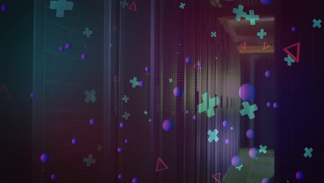 Animation-Von-Blauen-Kreuzen,-Roten-Dreiecken-Und-Violetten-Kugeln-über-Einem-Dunklen-Computerserverraum