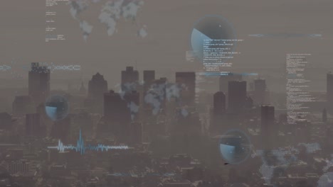 Animation-Von-Grafiken,-Karten,-Radargeräten-Und-Computersprache-über-Einem-Modernen-Stadtbild-Gegen-Den-Himmel