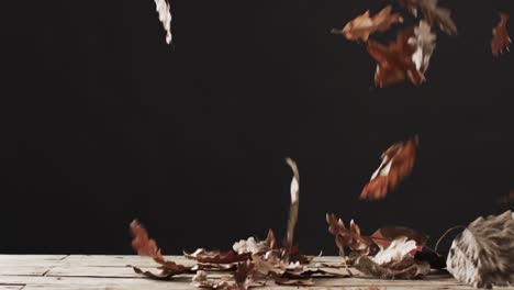 Video-Von-Halloween-Herbstblättern-Mit-Kopierraum-Auf-Schwarzem-Hintergrund