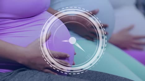 Reloj-En-Movimiento-Rápido-Sobre-Diversas-Mujeres-Embarazadas-En-El-Gimnasio-Masajeando-Sus-Vientres
