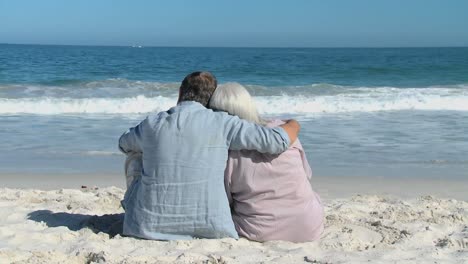 Elderly-man-and-woman-looking-at-the-ocean