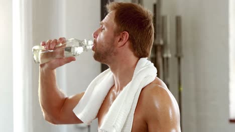 Fit-man-taking-a-drink-of-water