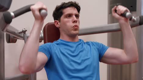 Man-using-weights-machine-in-gym