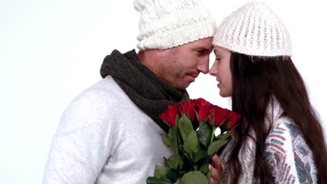 Winter-couple-hugging-with-roses