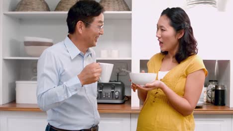 Pareja-Asiática-Desayunando-Juntos