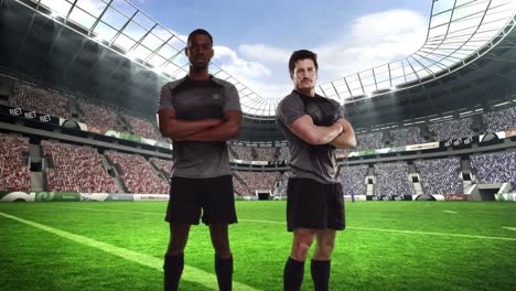 Zwei-Ernsthafte-Rugbyspieler-Posieren