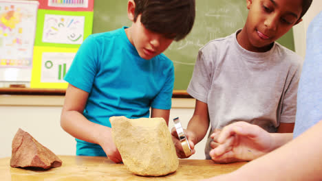 Pupils-looking-at-rock-with-magnifying-glass