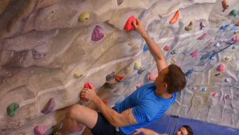 Rock-climbers-ascending-the-wall