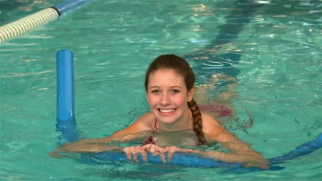 Fit-woman-doing-aqua-aerobics-in-the-pool