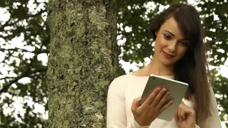 Pretty-girl-using-a-tablet