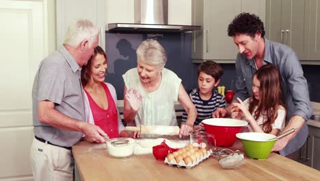 Glückliche-Familie,-Die-Gemeinsam-Kekse-Kocht