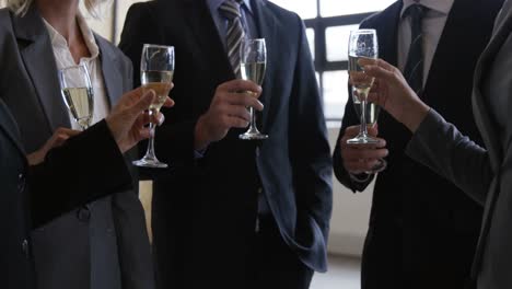 Business-people-toasting-with-champagne
