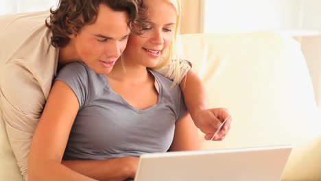 Husband-and-Wife-with-a-laptop-
