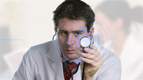 Doctor-Escuchando-Un-Estetoscopio