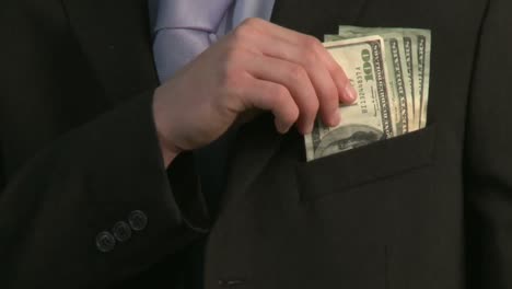 Geschäftsmann-Mit-Dollar-In-Der-Tasche