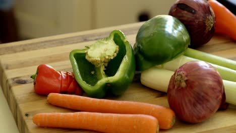 Fresh-vegetables-kept-on-the-chopping-board-in-kitchen