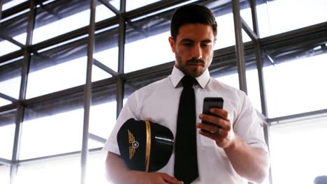 Pilot-using-mobile-phone