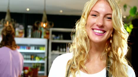 Portrait-of-smiling-waitress