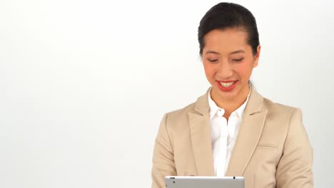 Geschäftsfrau-Mit-Digitalem-Tablet