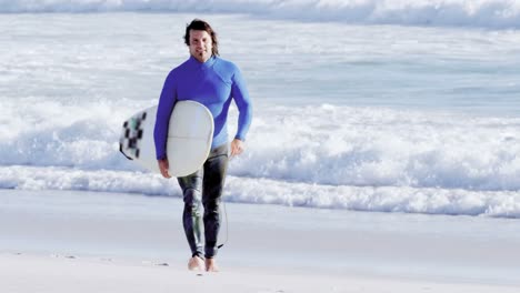 Surfer-walking-with-surfboard