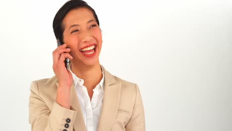 Mujer-De-Negocios-Hablando-Por-Teléfono-Móvil