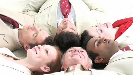 Business-team-relaxing-on-floor-in-a-circle