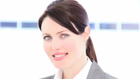 Close-up-of-brunette-businesswoman-smiling