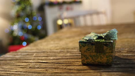 Weihnachtsgeschenkbox-Auf-Einem-Tisch