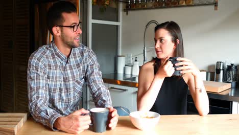 Couple-interacting-with-eachother-while-having-coffee