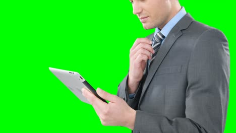 Hombre-De-Negocios-Usando-Tableta-Digital