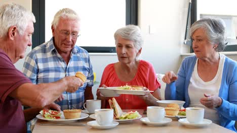 Senior-citizens-having-breakfast