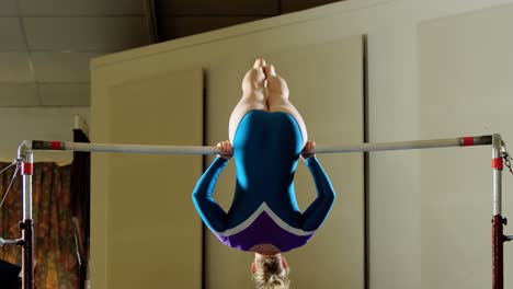 Gymnast-practicing-a-gymnastic