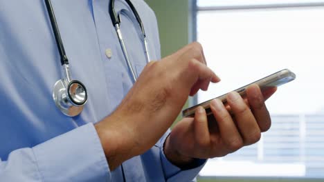 Arzt-Benutzt-Mobiltelefon