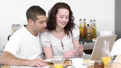 Couple-working-with-a-laptop-in-the-kitchen