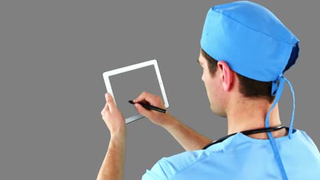 Chirurg-Mit-Digitalem-Tablet