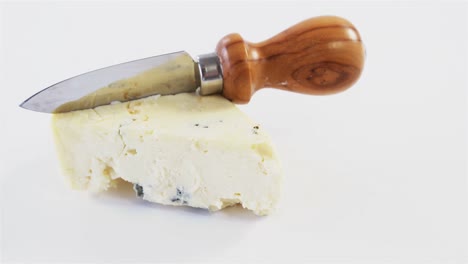 Käsescheibe-Mit-Messer