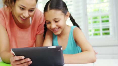Happy-mother-and-daughter-using-digital-tablet