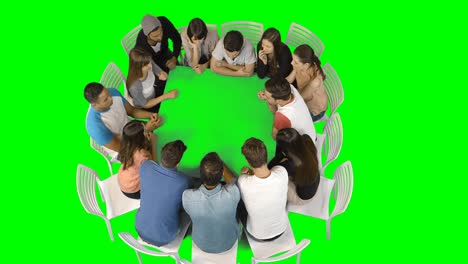 Gruppe-Von-Unternehmensleitern,-Die-In-Einer-Besprechung-Diskutieren