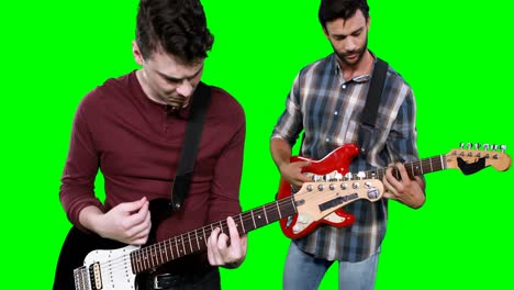 Männliche-Musiker,-Die-Gitarre-Spielen