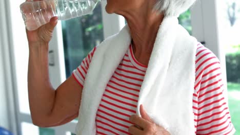 Senior-woman-drinking-water-after-exercise