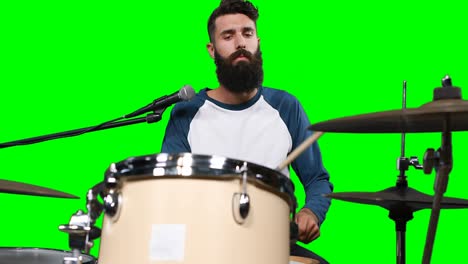 Männlicher-Schlagzeuger,-Der-Trommel-Spielt