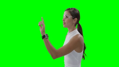 Geschäftsfrau-Trägt-Eine-Futuristische-Brille,-Während-Sie-Den-Digitalen-Bildschirm-Nutzt